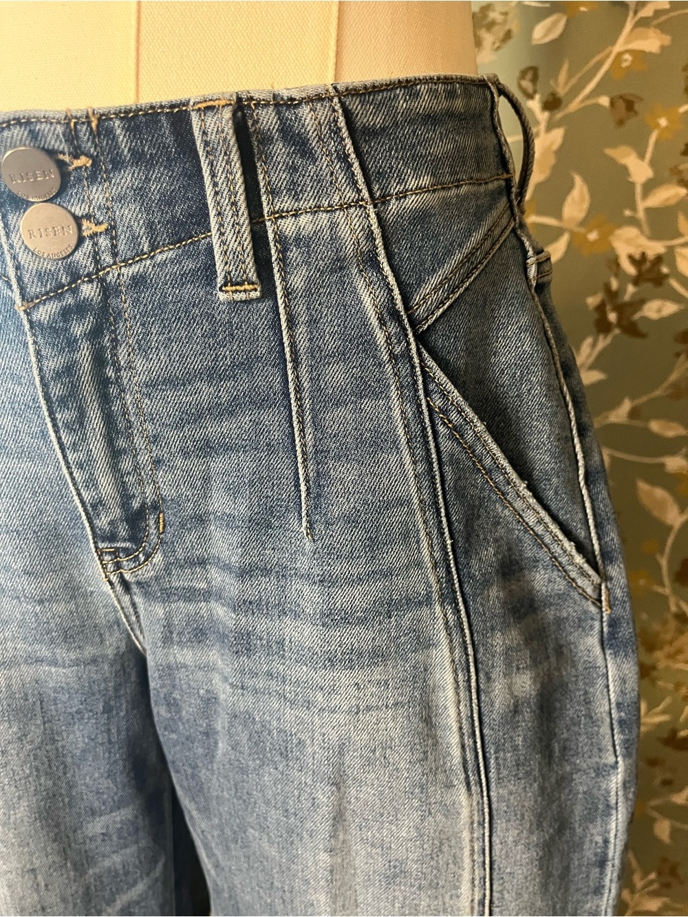 Risen Mid-Rise Ankle Barrel Jeans size 7/28 - Picture 5 of 11